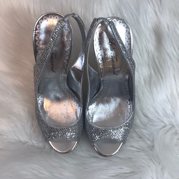 Lulu Townsend Heels - Picture 2 of 5